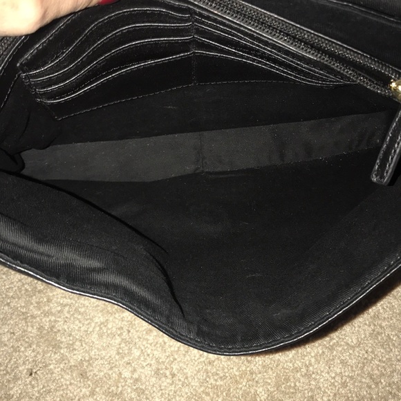 EXCELLENT CONDITION TRINA TURK BLK SHOULDER PURSE - Picture 7 of 8